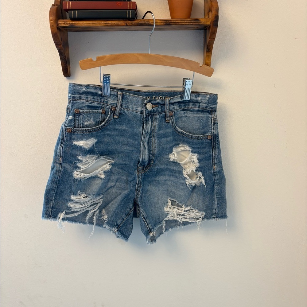 American Eagle 90s Boyfriend Denim Shorts • Distressed Medium Wash • Size 2
